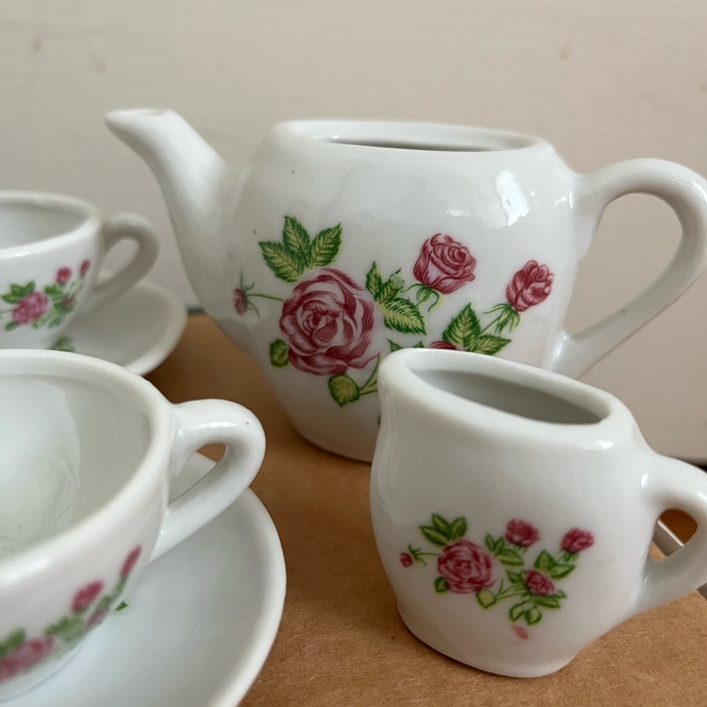 Vintage Child’s Miniature China Play Tea Set Floral Made in Taiwan 12 Piece - Picture 3 of 13